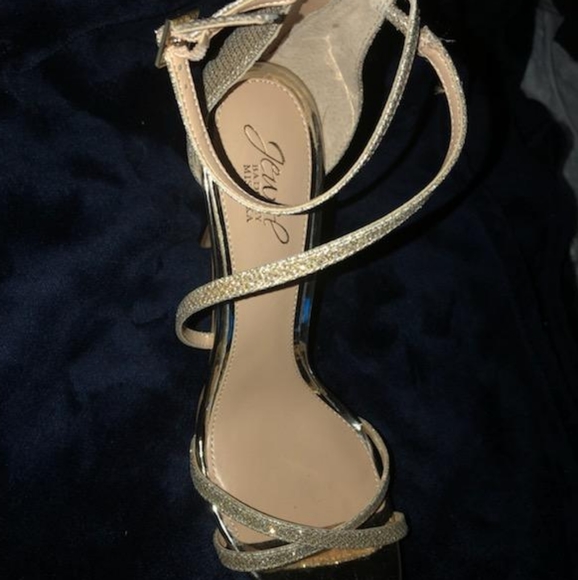 Brand New shoe's!!! Beautiful purchased from Nordstroms and never worn.. - Picture 4 of 8